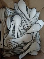 Muỗng sứ trắng viền đen (Kiện 800 cái)(Hàng nguyên kiện) - Ảnh 2